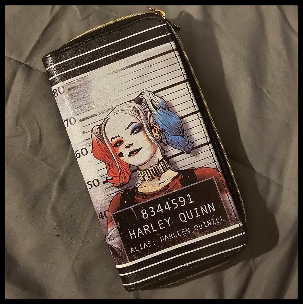 Suicide Squad/Harley Quinn zip wallet